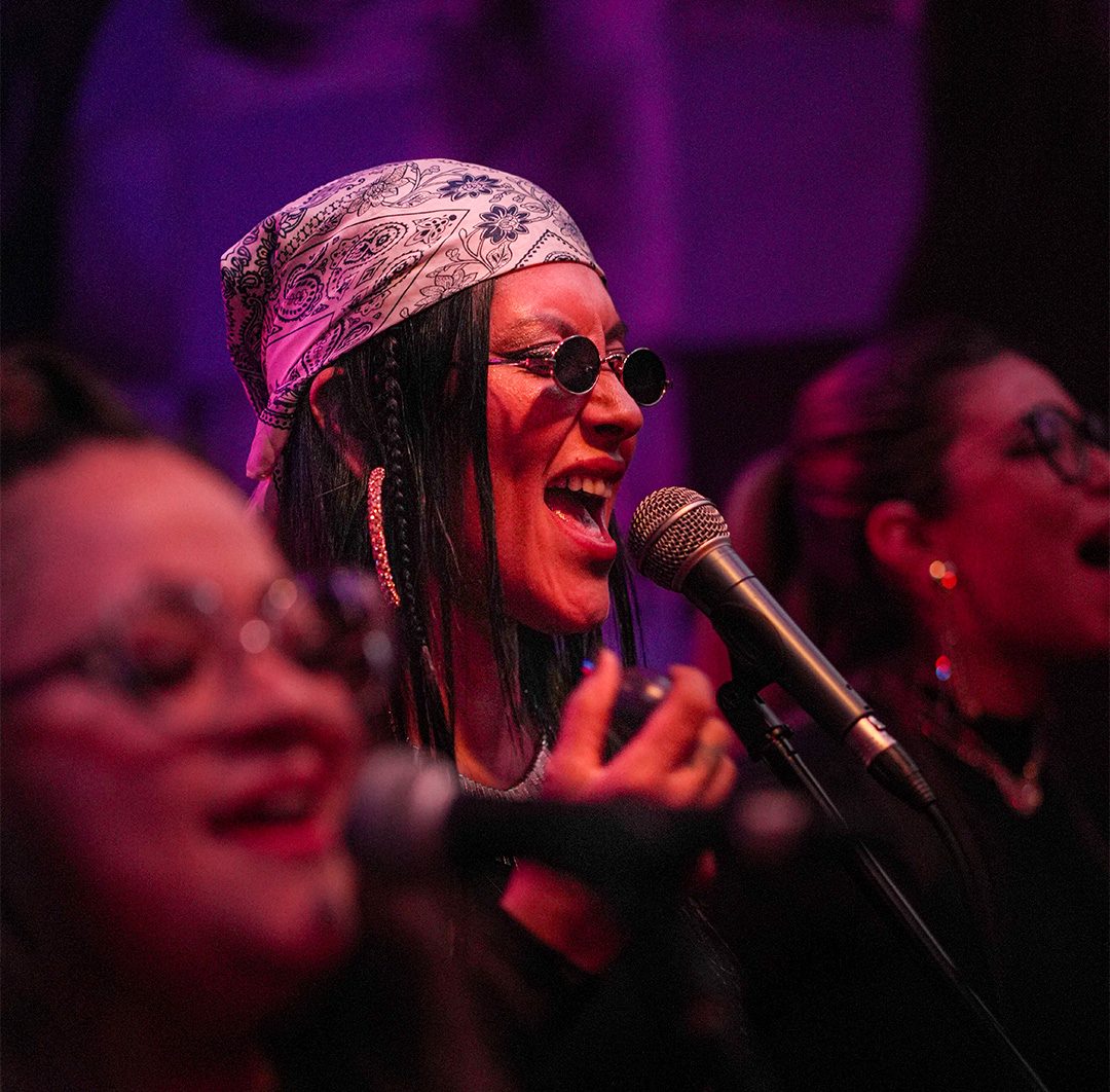 Coros de Golden Groove en vivo